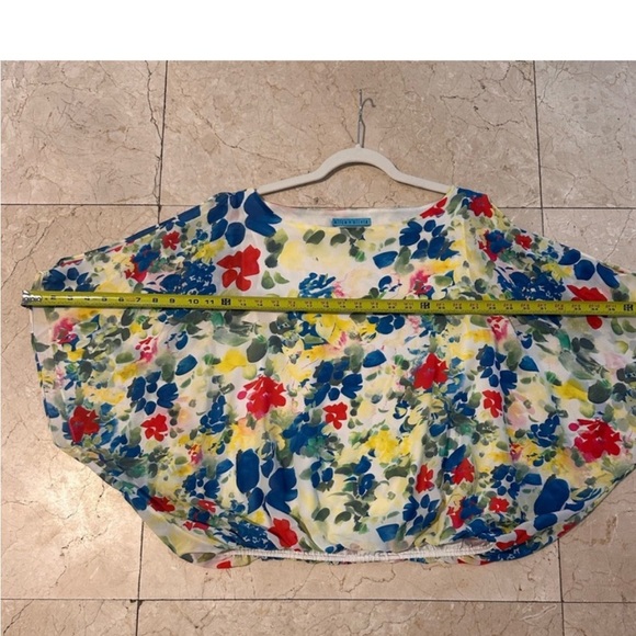 Alice + Olivia Colorful Floral Blouse Size 6. - Picture 4 of 7